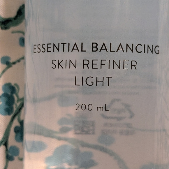LANEIGE Essential Balancing Skin Refiner Light - For Oily Skin - New Without Box - Picture 3 of 5